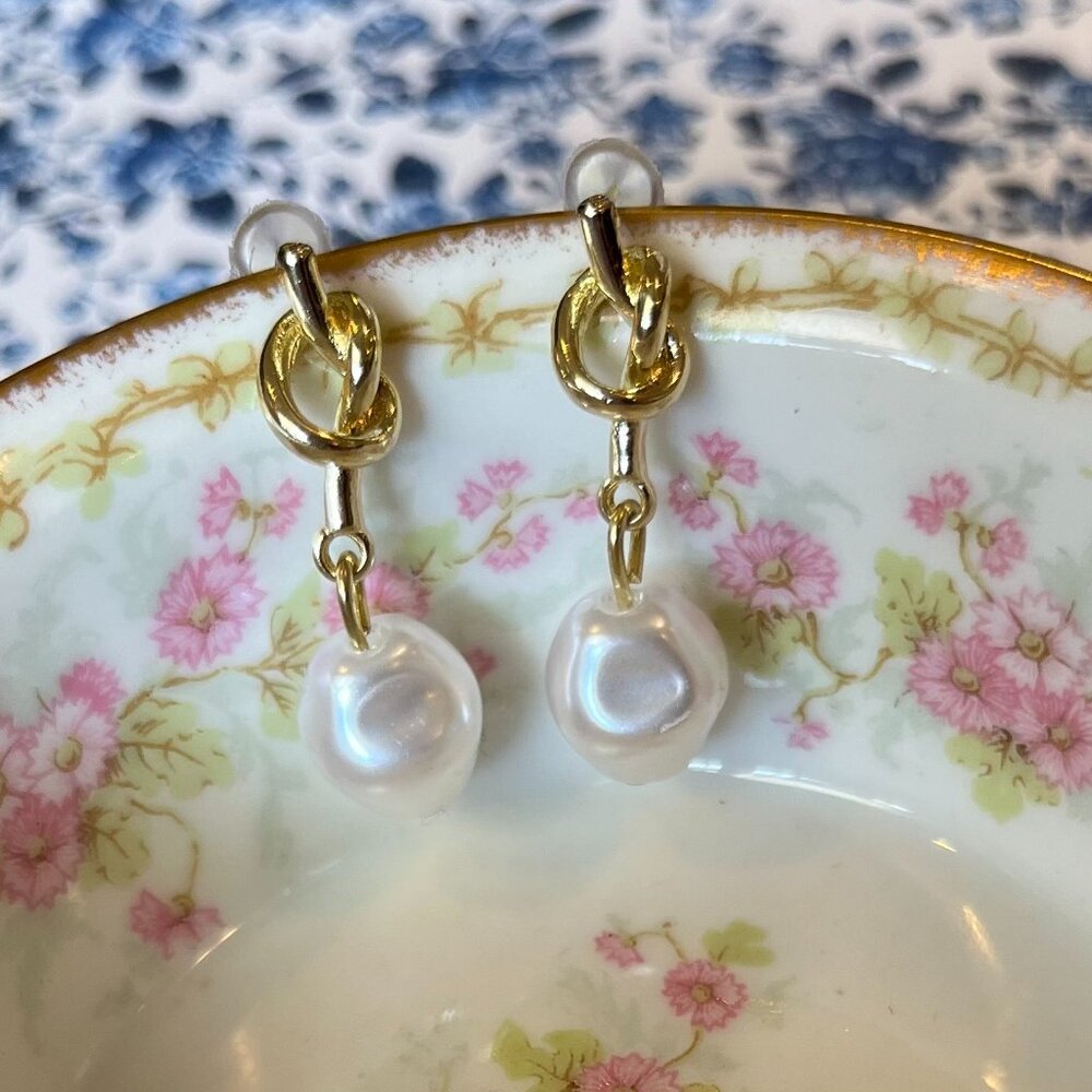 NEW Gold French Knot Pearl Drop Nautical Modern Women Dangle Earrings - Picture 2 of 6